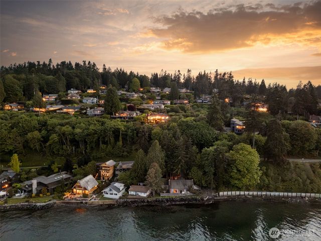 10847 Bill Point Bluff NE, Bainbridge Island, WA 98110