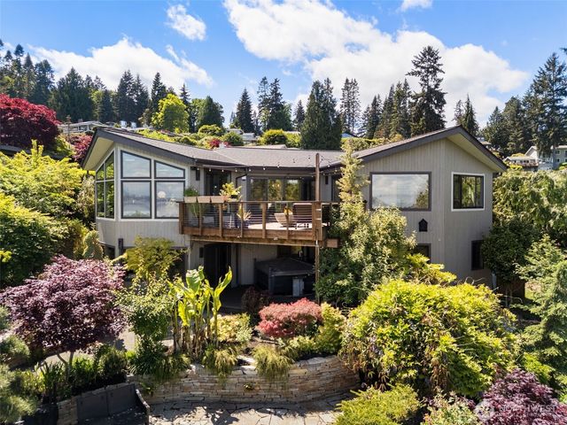 10847 Bill Point Bluff NE, Bainbridge Island, WA 98110