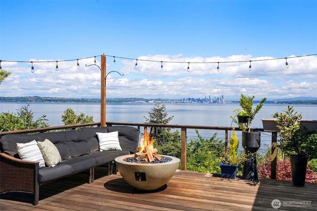 10847 Bill Point Bluff NE, Bainbridge Island, WA 98110