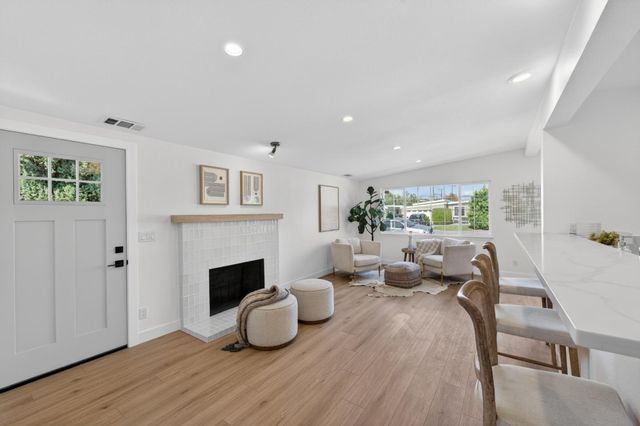 944 White Drive, Santa Clara, CA 95051