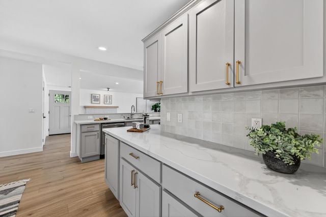 944 White Drive, Santa Clara, CA 95051