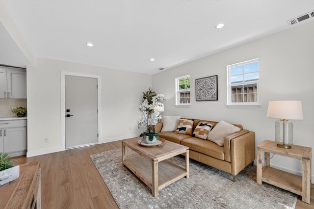 944 White Drive, Santa Clara, CA 95051