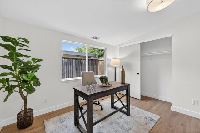 944 White Drive, Santa Clara, CA 95051