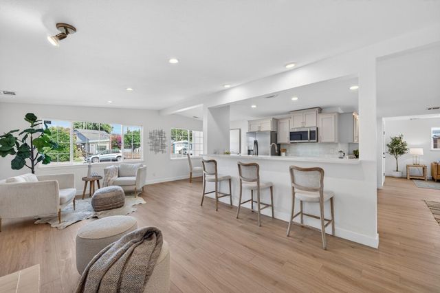 944 White Drive, Santa Clara, CA 95051