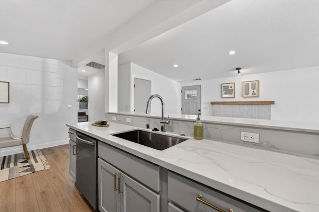 944 White Drive, Santa Clara, CA 95051