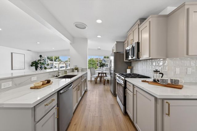 944 White Drive, Santa Clara, CA 95051