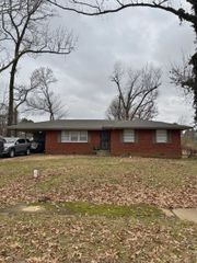 3011 BEAUCHAMP DR, Memphis, TN 38118