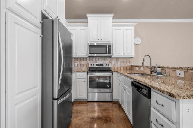 402 Spring Street, Mcgregor, TX 76657