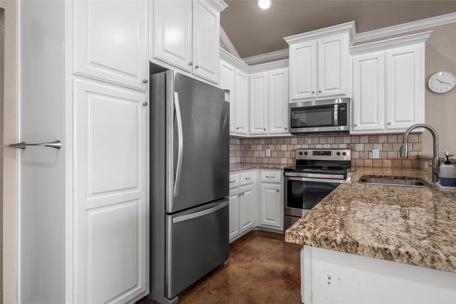 402 Spring Street, Mcgregor, TX 76657