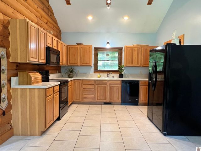 120 Holiday Way, Cadiz, KY 42211