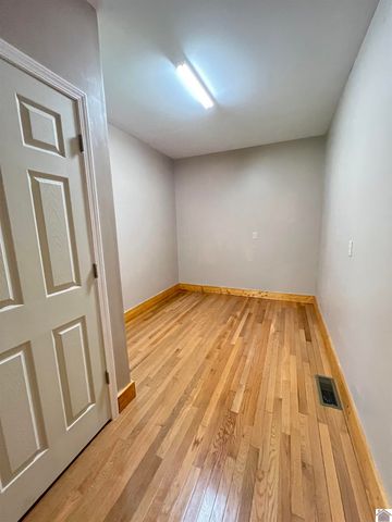 120 Holiday Way, Cadiz, KY 42211