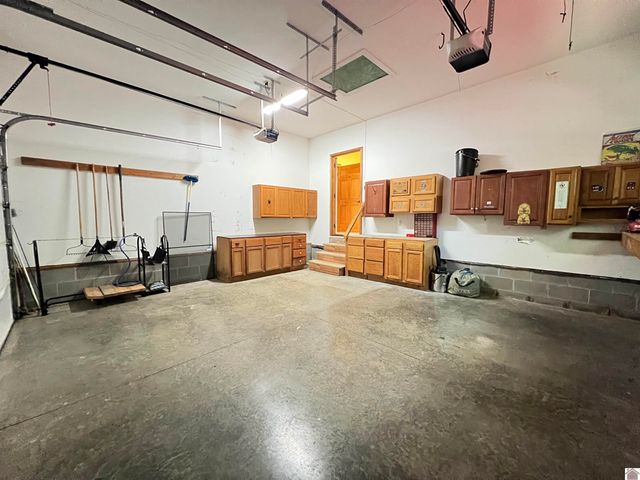 120 Holiday Way, Cadiz, KY 42211