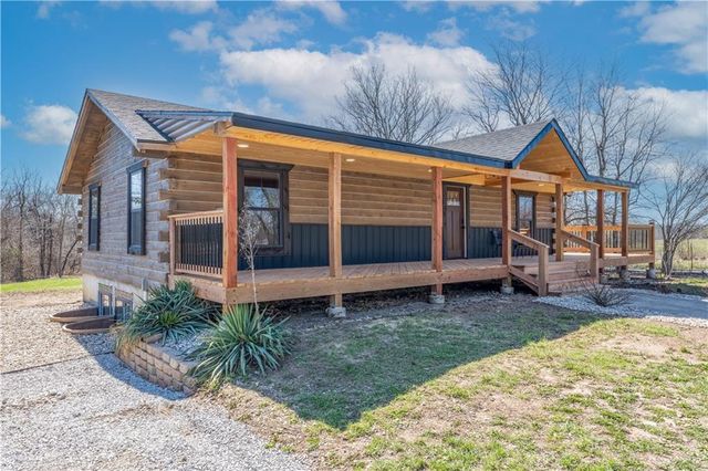 1101 NW 700 Road, Holden, MO 64040