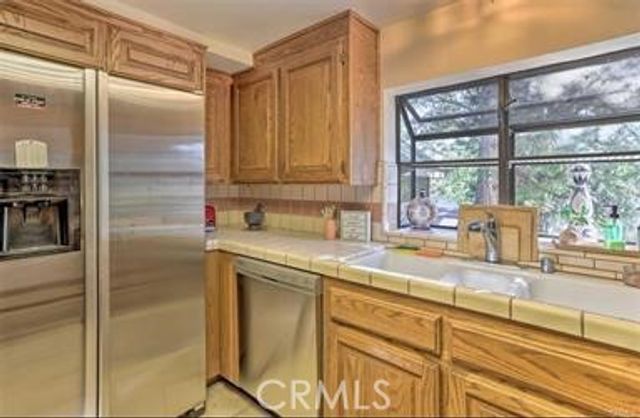 27290 Matterhorn Drive, Lake Arrowhead, CA 92352