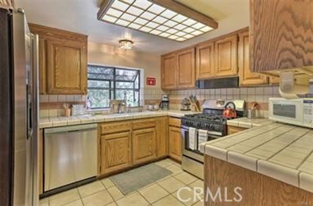 27290 Matterhorn Drive, Lake Arrowhead, CA 92352