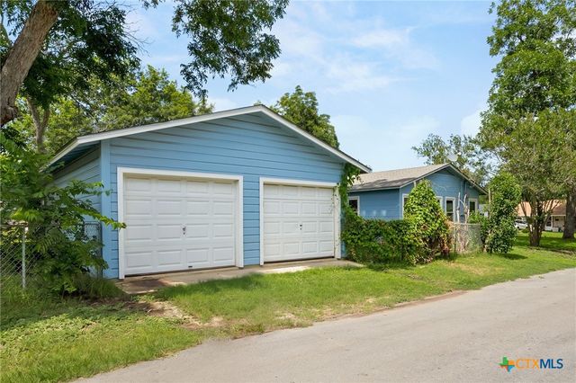 432 Romberg Street, Seguin, TX 78155