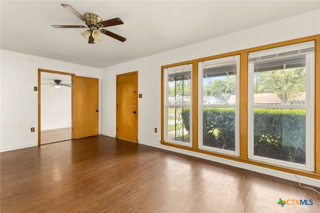 432 Romberg Street, Seguin, TX 78155