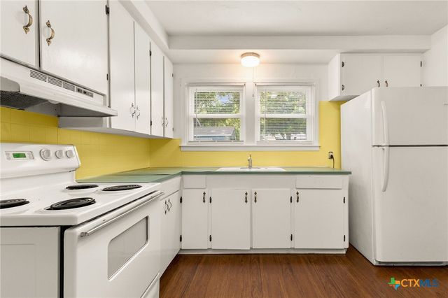 432 Romberg Street, Seguin, TX 78155