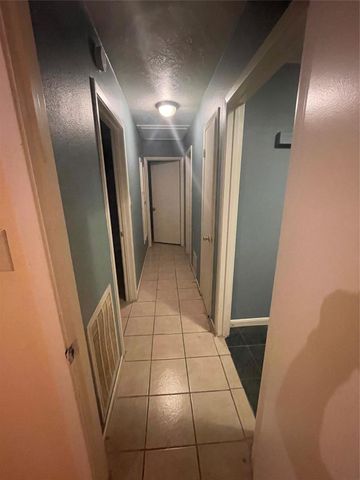 10751 Corona Lane, Houston, TX 77072