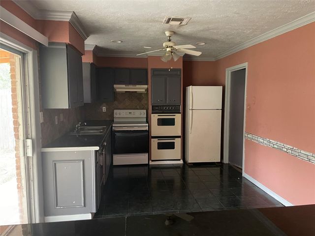 10751 Corona Lane, Houston, TX 77072