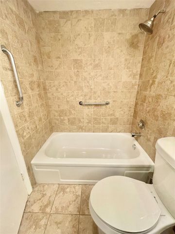 4024 Cambridge B 4024, Deerfield Beach, FL 33442