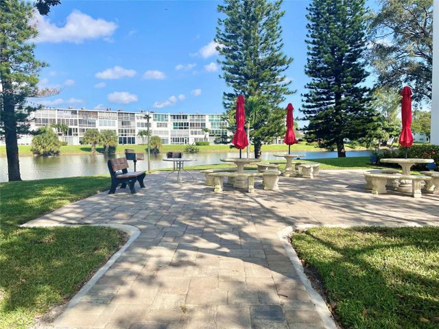 4024 Cambridge B 4024, Deerfield Beach, FL 33442