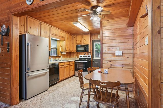 760 Rs County Road 3160, Emory, TX 75440