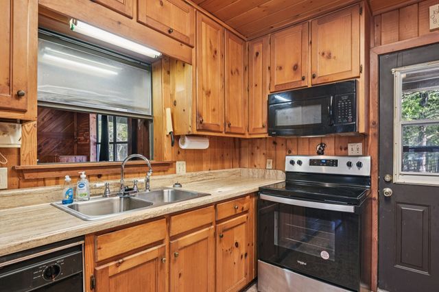 760 Rs County Road 3160, Emory, TX 75440