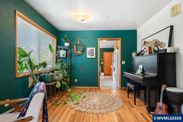 303 Mill St, Silverton, OR 97381