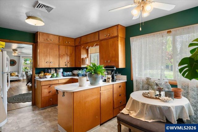 303 Mill St, Silverton, OR 97381