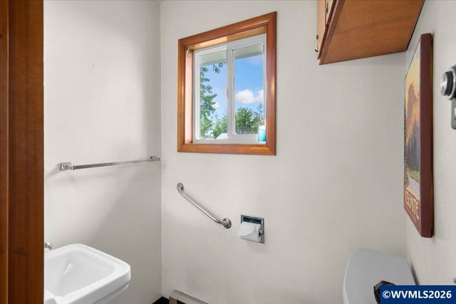 303 Mill St, Silverton, OR 97381