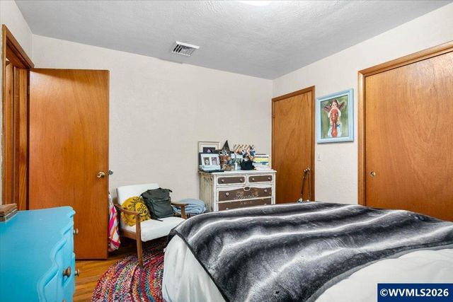 303 Mill St, Silverton, OR 97381