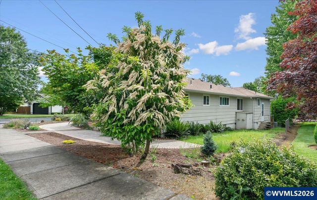 303 Mill St, Silverton, OR 97381