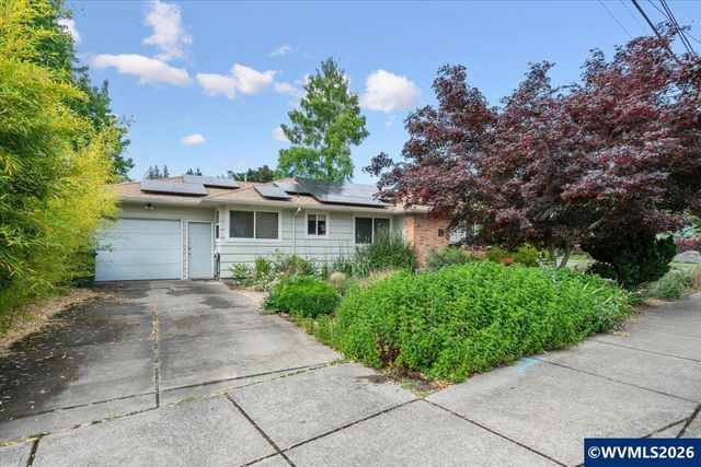 303 Mill St, Silverton, OR 97381