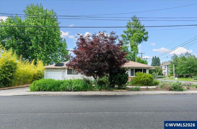 303 Mill St, Silverton, OR 97381