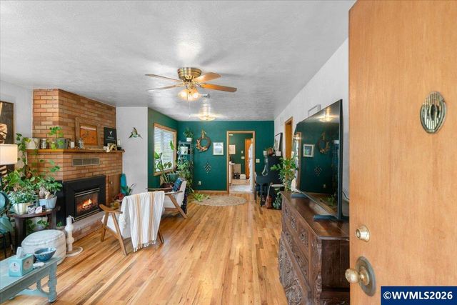 303 Mill St, Silverton, OR 97381
