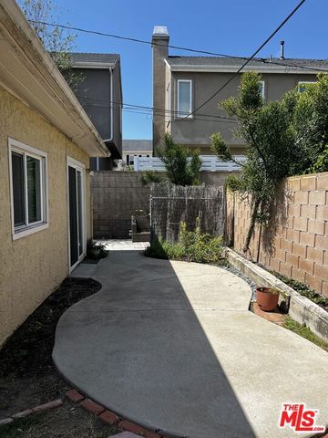 317 University Drive, Costa Mesa, CA 92627