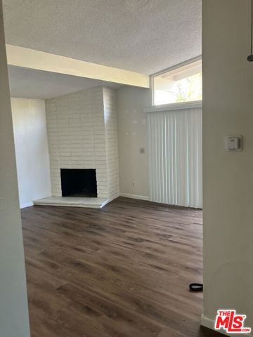 317 University Drive, Costa Mesa, CA 92627
