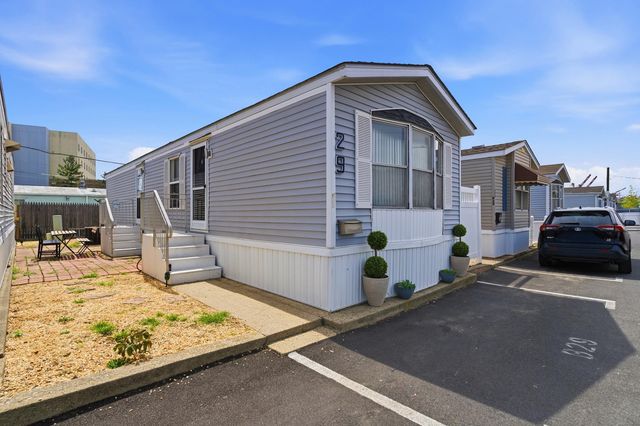 197 WEST 24TH ST, Bayonne, NJ 07002