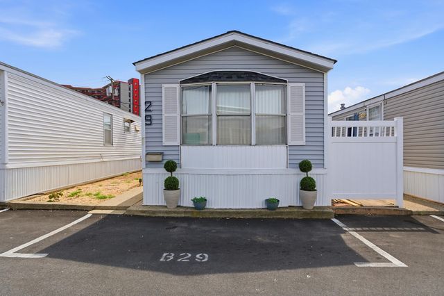 197 WEST 24TH ST, Bayonne, NJ 07002