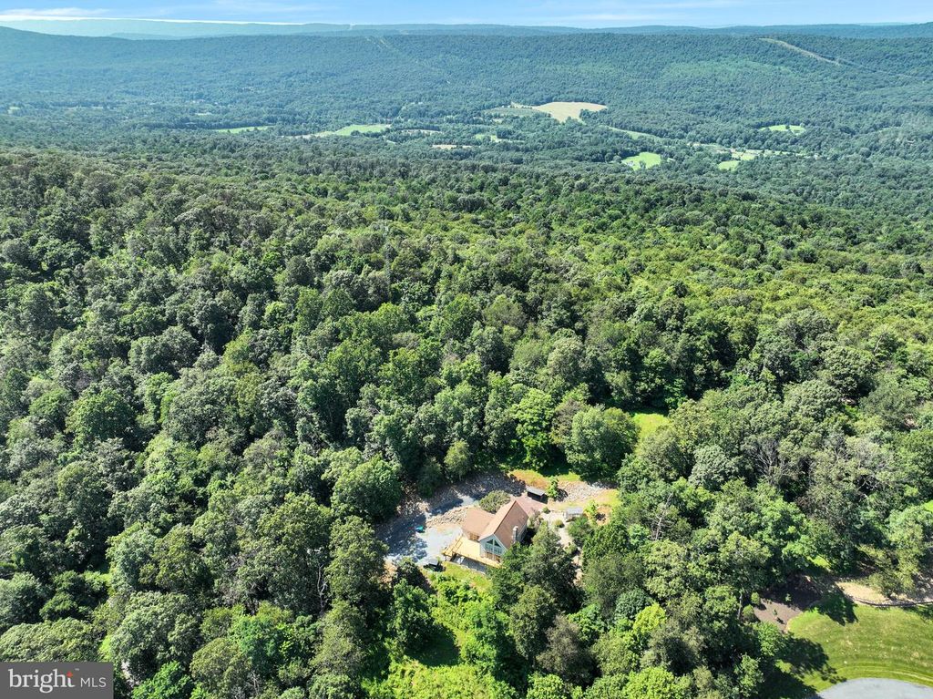 2425 BLUE MOUNTAIN PKWY, Harrisburg, PA 17112