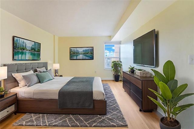 4801 NW 7th St 803-16, Miami, FL 33126