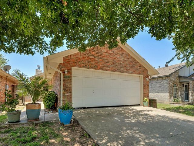 1325 White Oak Road, Moore, OK 73160