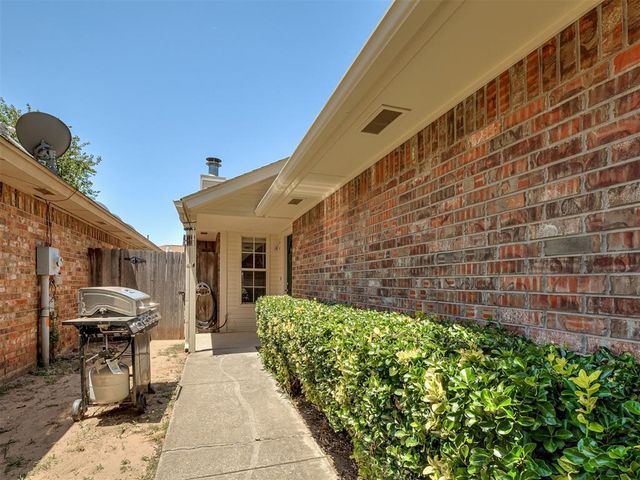 1325 White Oak Road, Moore, OK 73160