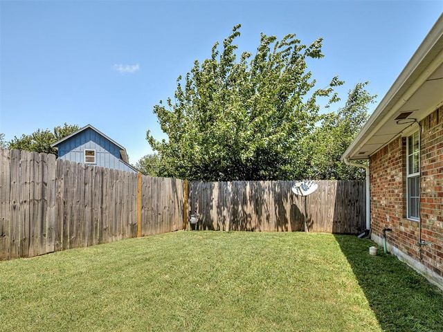 1325 White Oak Road, Moore, OK 73160