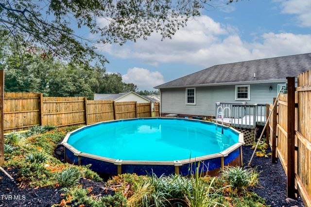 15537 Woodstone Circle, Bristol, VA 24202
