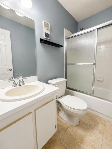 5476 Gate Lake Rd 5476, Tamarac, FL 33319