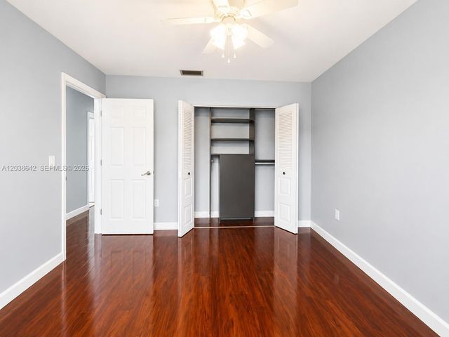 5476 Gate Lake Rd 5476, Tamarac, FL 33319