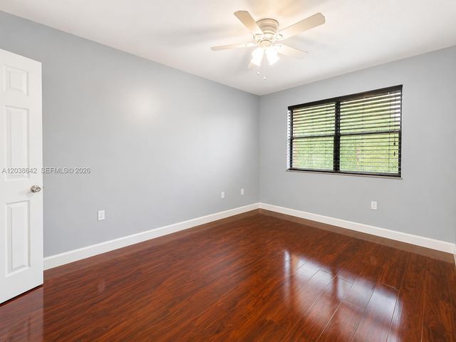 5476 Gate Lake Rd 5476, Tamarac, FL 33319