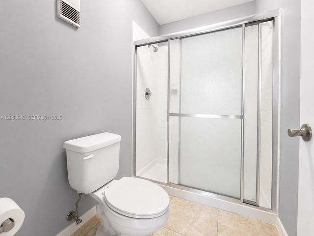 5476 Gate Lake Rd 5476, Tamarac, FL 33319